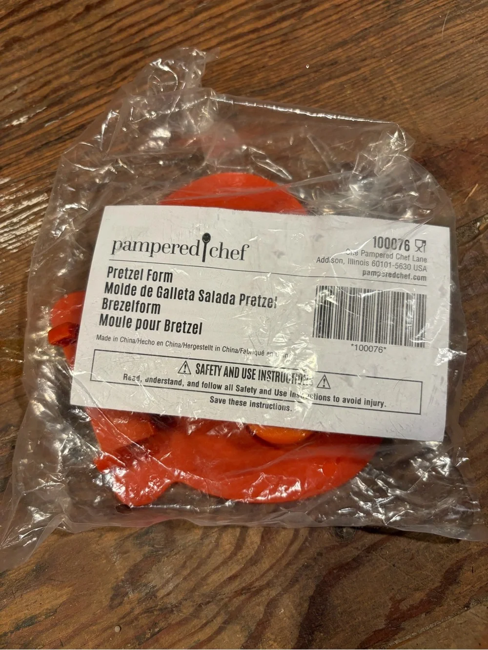 Pampered Chef Orange Pretzel Mold Set